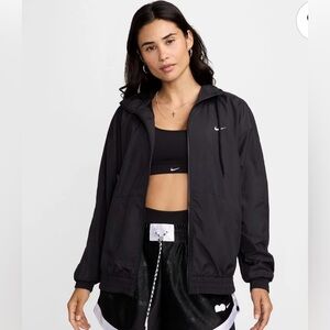 Nike Sportswear Classic Wovens Women's
Loose UV Hooded